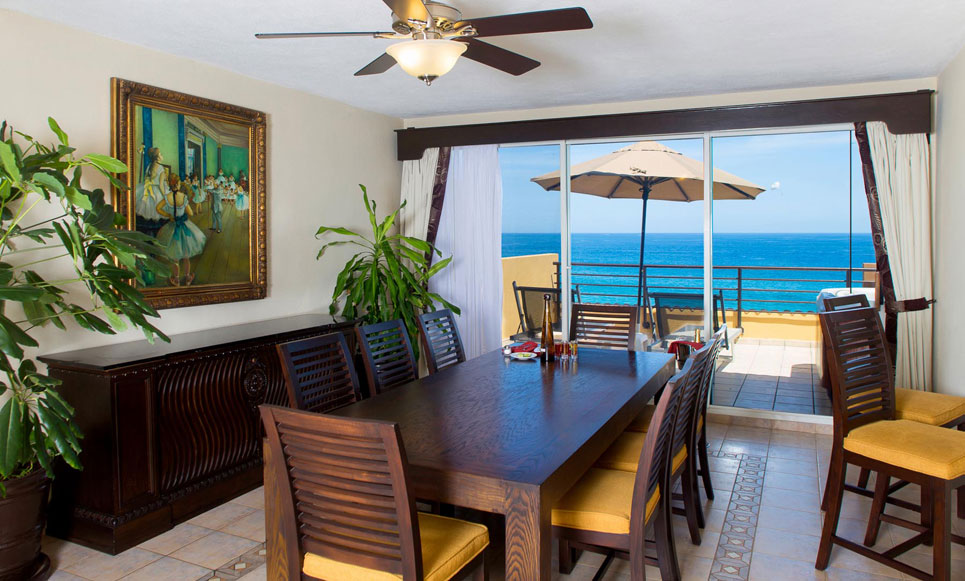 Villa del Palmar dining room